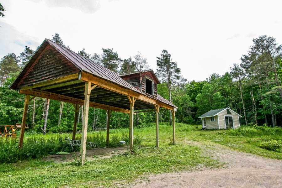 barn jacuzzi building2.jpg